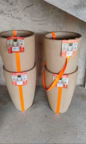 4 Vasos Grandes de Polietileno para Plantas (Novos, nunca usados)tas