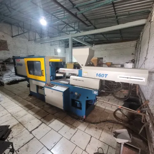 VENDO INJETORA PARA PLÁSTICOS - MARCA EXPRESS - 160 TONELADAS