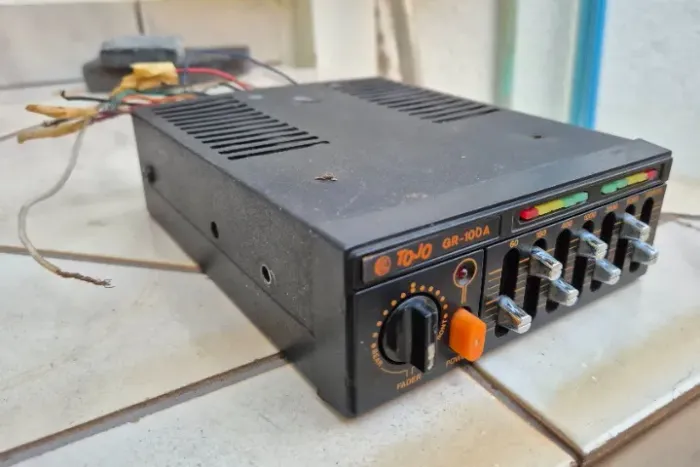 Amplificador automotivo Tojo GR100A 7 bandas equalização