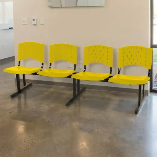 Cadeira Longarina Plástica 4 Lugares Cor Amarelo Durável Confortável Modelo 34070