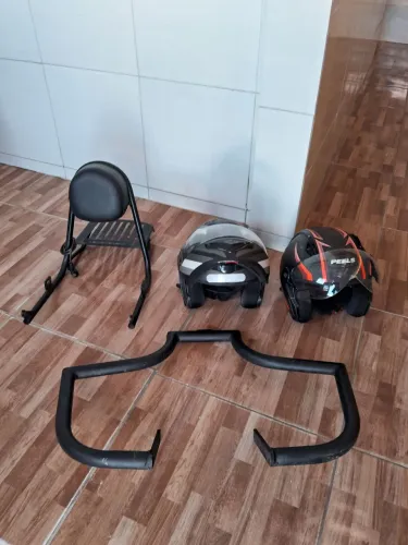 ROYAL ENFIELD Meteor Kit com Sissy Bar + Mata cachorro + Capacetes