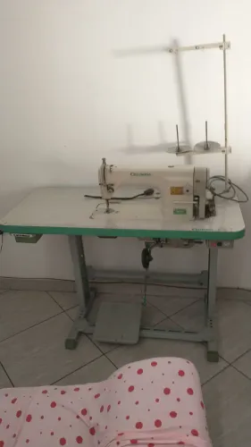 Máquina industrial costura