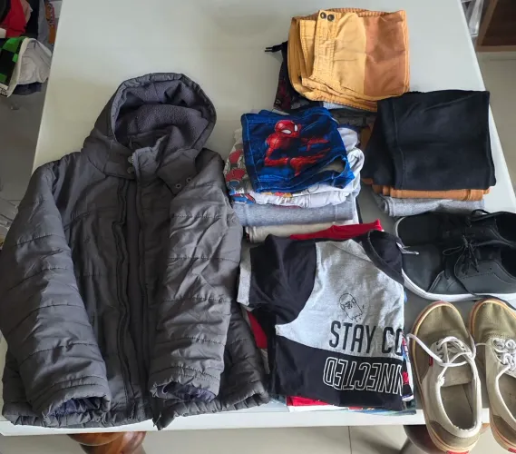 Lote de roupa menino tamanho 10/12 + 2 tênis