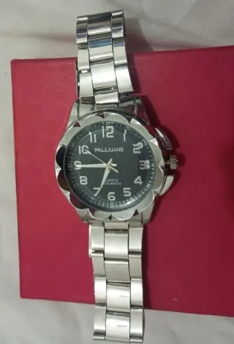 Vendo relógio quartz.