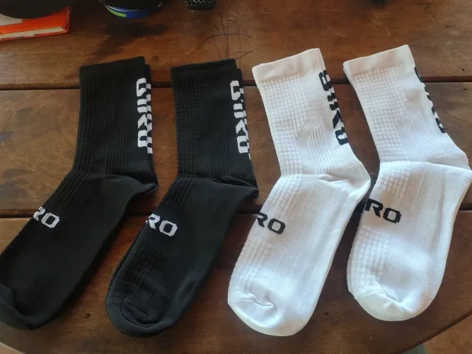 4 pares de Meias ciclismo e corrida giro