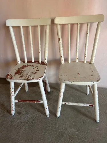 2 cadeiras de madeira