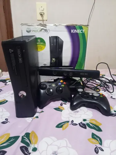 Vendo Xbox 360 com mais 70 jogos