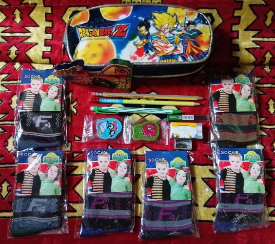 Estojo DRAGONBALL Z kit escolar e seis pares de meias infantis unissex