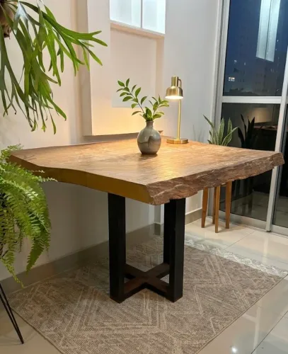 Oportunidade - Mesa Madeira de lei! 