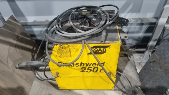 Máquina de solda mig esab