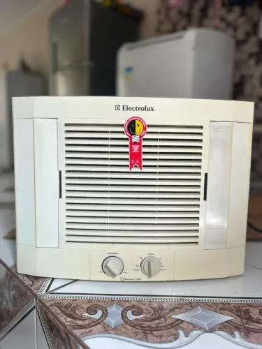 Ar condicionado Electrolux 110mil e 110vots seminovo.