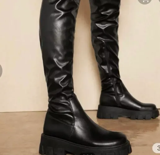 Bota coturno feminina usar da apenas 1 vez cano alto tamanho 36BR