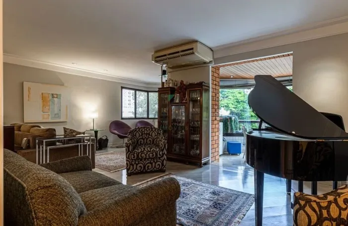 Apartamento para venda em Moema com 4 quartos, sendo 4 suítes, 200m²