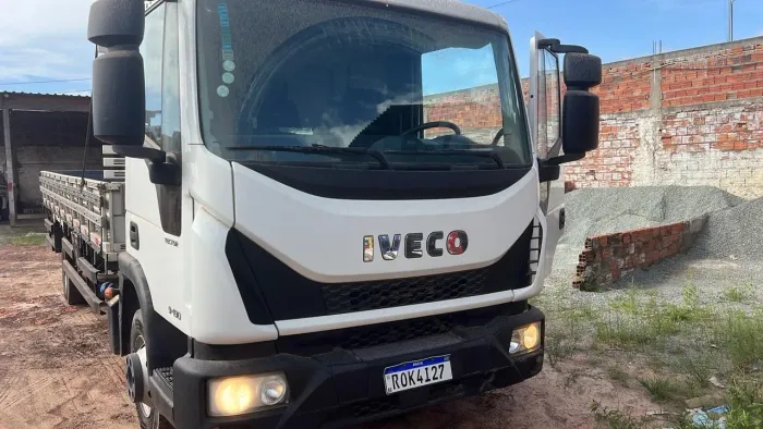 Vendo caminhão iveco muito novo