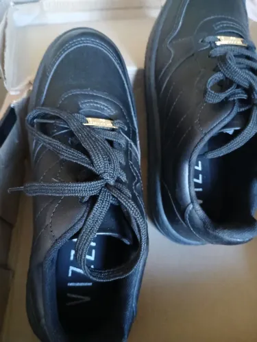 Sapato da zizzano preto número 38 nunca foi usado esta na caixa, por 120.