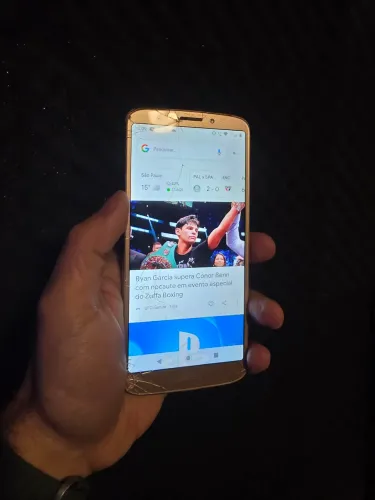 Moto G6 PLAY, tela trincada, porém 100% funcional. O restante, perfeito. 3GB RAM