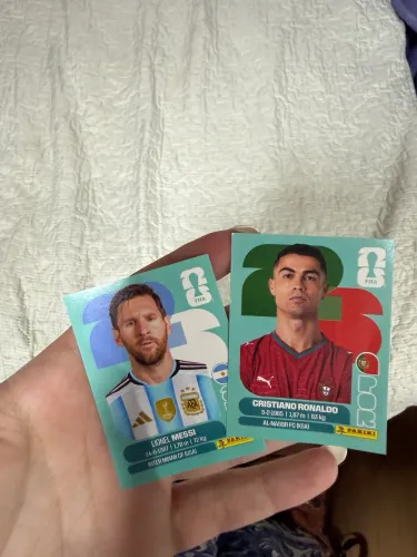 Troco figurinhas Messi e CR7