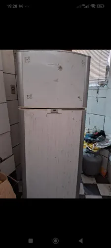 Vendo geladeira estrada não tenho interesse de arumã 