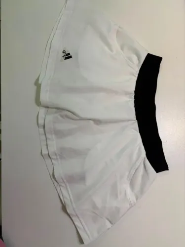 Short-saia branco adidas com bolso interno e externo tam XS (PP)