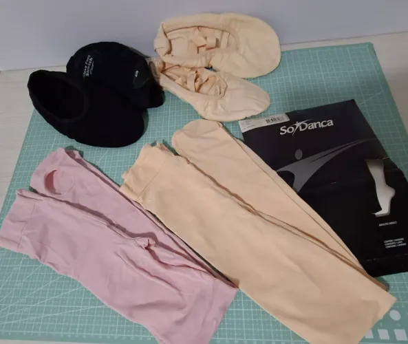 Kit Balé com 2 sapatlhas, 2 meias e 2 saias
