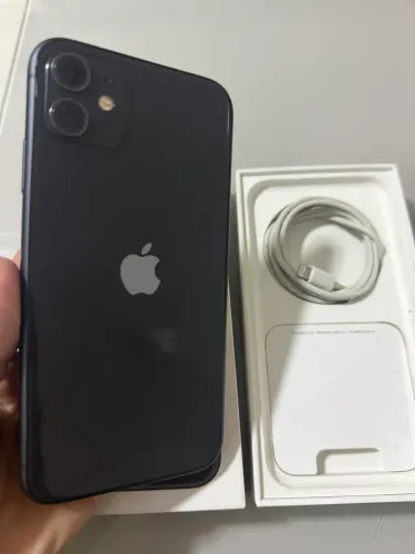 Vendo iPhone 11 preto 128 gigas todo original valor 900