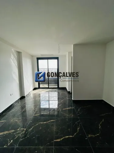 Salas Comerciais à Venda em Santo André  32,32 m² com Porcelanato, 1 Banheiro e Varanda