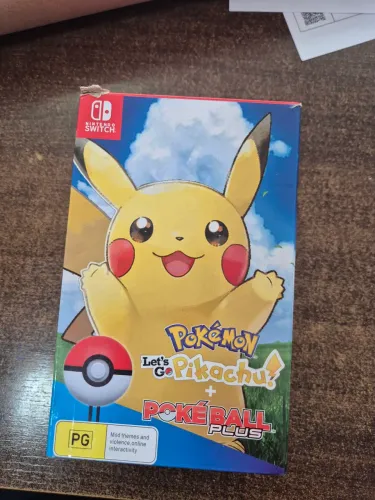 Pokémon Let's Go Pikachu com poke ball plus