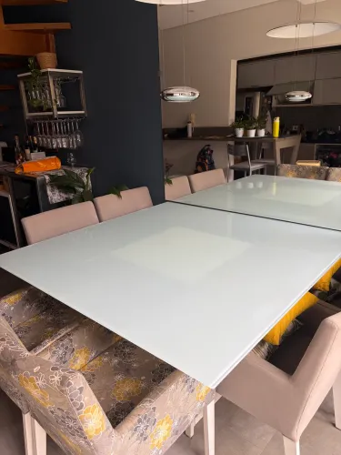 Mesa de Jantar com 6 cadeiras