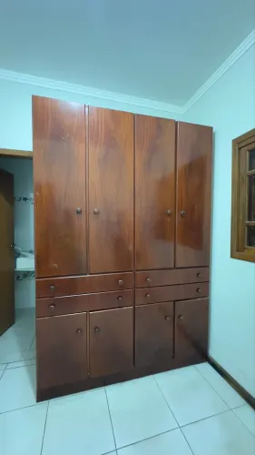 Guarda Roupa de Madeira