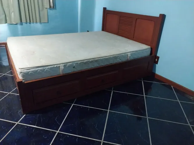 Cama de Casal em Madeira com Colchão