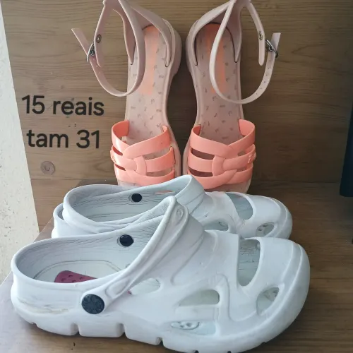 Sandália e crocs tam 31