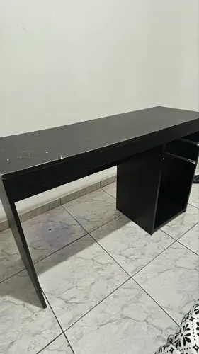 Escrivaninha e cadeira giratória 