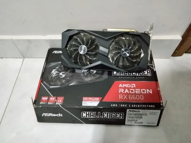 Placa de vídeo RX 6600 nova com um ano de uso