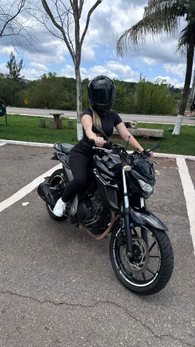 Vendo fazer 250 muito conservada 