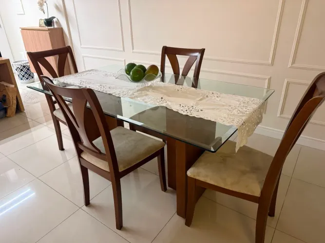 Mesa de vidro + 4 cadeiras