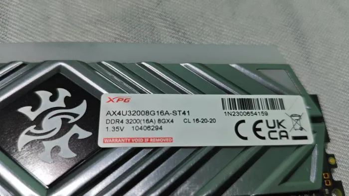 Memória 16giga ddr4 XPG - RGB