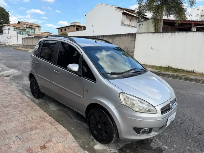 Fiat Idea Attractive 1.4 Fire Flex 8V 5P 2012