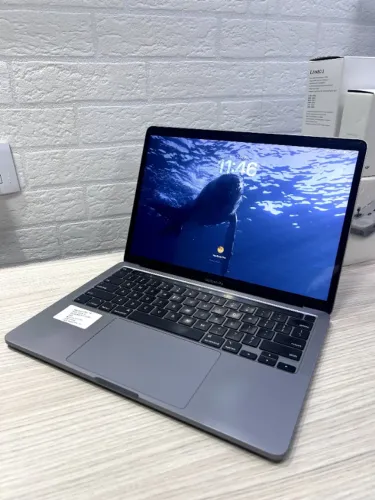 MacBook Pro 13" Intel Core i5 16Gbs RAM 512 SSD