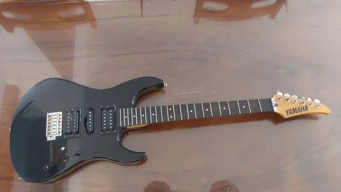 Guitarra Yamaha 5 captadores 