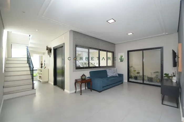 Casa com 3 suítes, 3 vagas em condomínio Clube próximo ao Hospital VITA no Bairro Alto