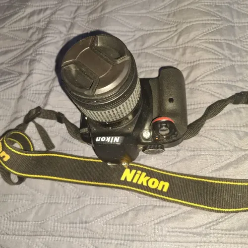 Nikon D3300 + lente 18-55 + lente zoom 55-300 + flash Yongnuo