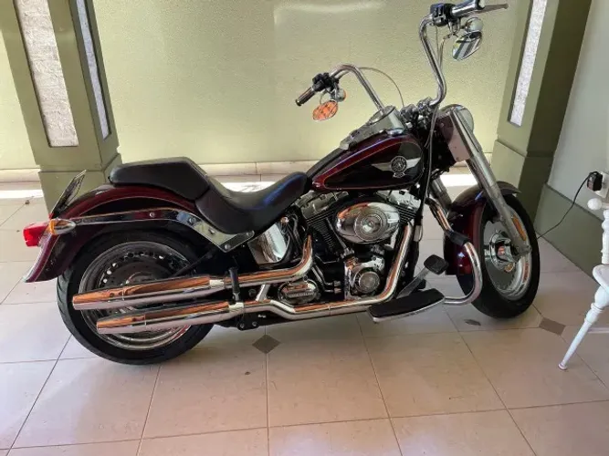 Harley-Davidson Fat Boy (FLSTF) Ano/Modelo: 2013/2014 KM: Apenas 35.000 km Únic