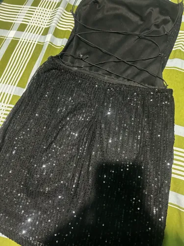 Vestido Curto Paetê Preto Costas Nuas/Abertas - Planet Girls (Tamanho P)