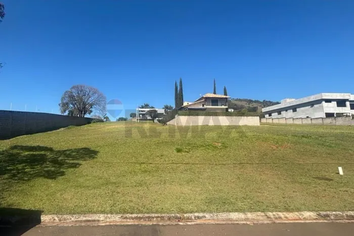 "Terreno plano no Condomínio Vereda Paraíso"