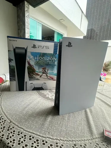 PS5 Standard com Blu-ray + 2 Controles + Nota + Caixa - CFI-1114A