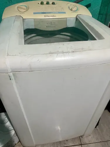 Máquina de lavar barata 10 kg funcionando normalmente