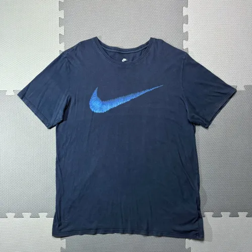 CAMISA NIKE HANGTAG SWØØSH DARK BLUE