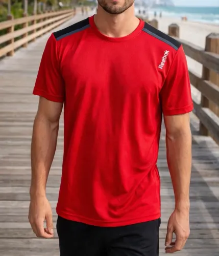 Camiseta dry fit Reebok vermelha e preta tam G