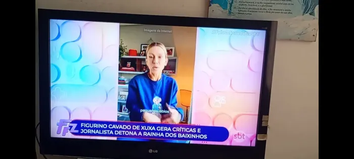 Tv de 42 polegadas funcionando perfeitamente com conversor e cabos