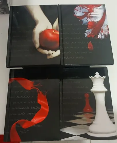 Crepúsculo - Lata com cadernos sem nenhum anotação